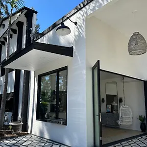 https://rodeway-inn-maingate.topanaheimhotels.com