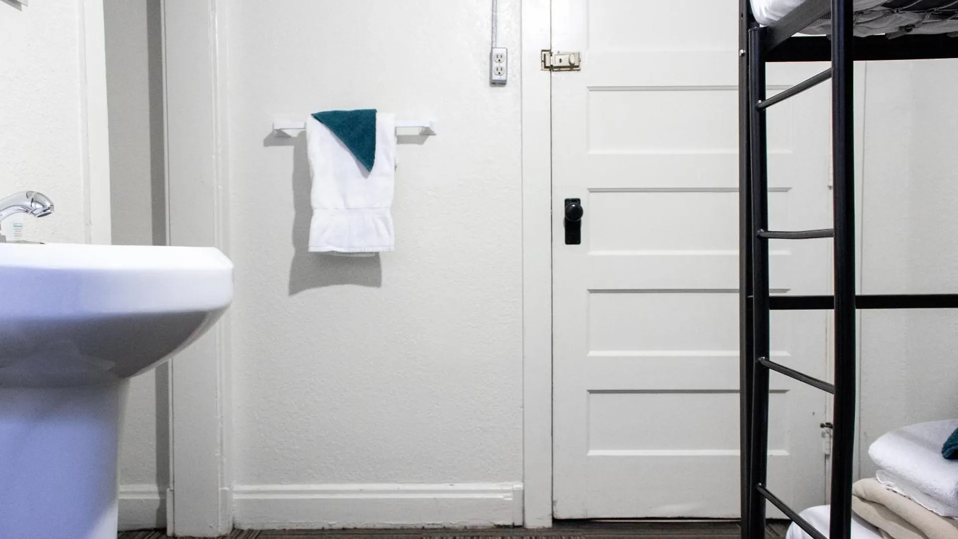 11Th Avenue Hostel